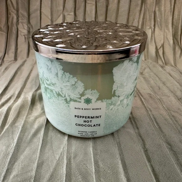 Bath & Body Works Peppermint Hot Chocolate Candle - Picture 3 of 5